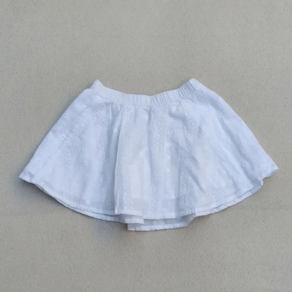 OshKosh B'Gosh white flowy skirt Size 4T
